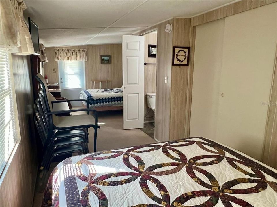 待售: $99,500 (2 贝兹, 1 浴室, 994 平方英尺)