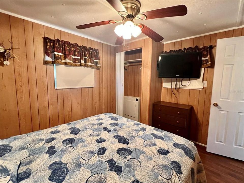 待售: $99,500 (2 贝兹, 1 浴室, 994 平方英尺)