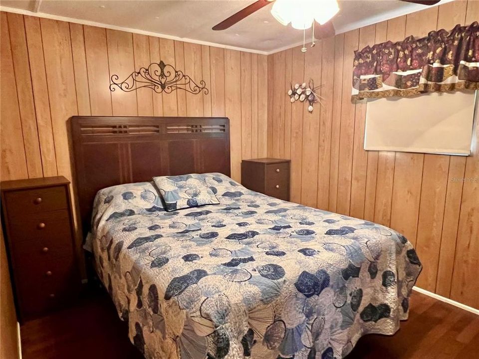 待售: $99,500 (2 贝兹, 1 浴室, 994 平方英尺)