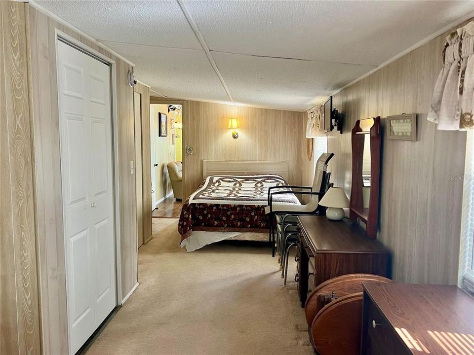 待售: $99,500 (2 贝兹, 1 浴室, 994 平方英尺)