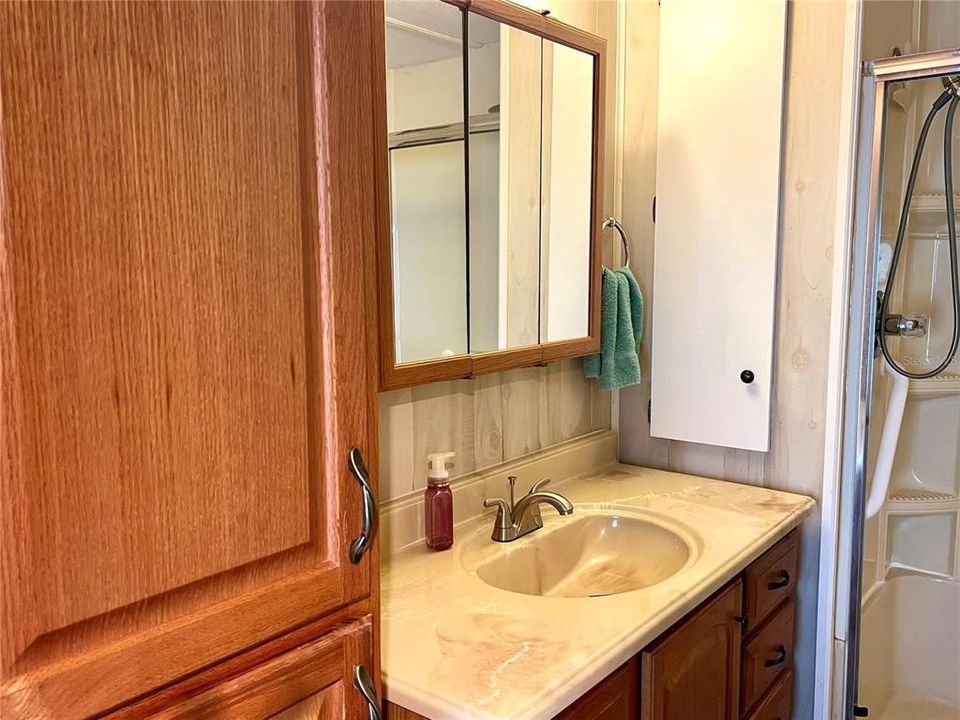 待售: $99,500 (2 贝兹, 1 浴室, 994 平方英尺)