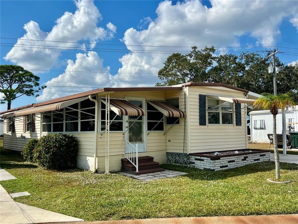 待售: $99,500 (2 贝兹, 1 浴室, 994 平方英尺)