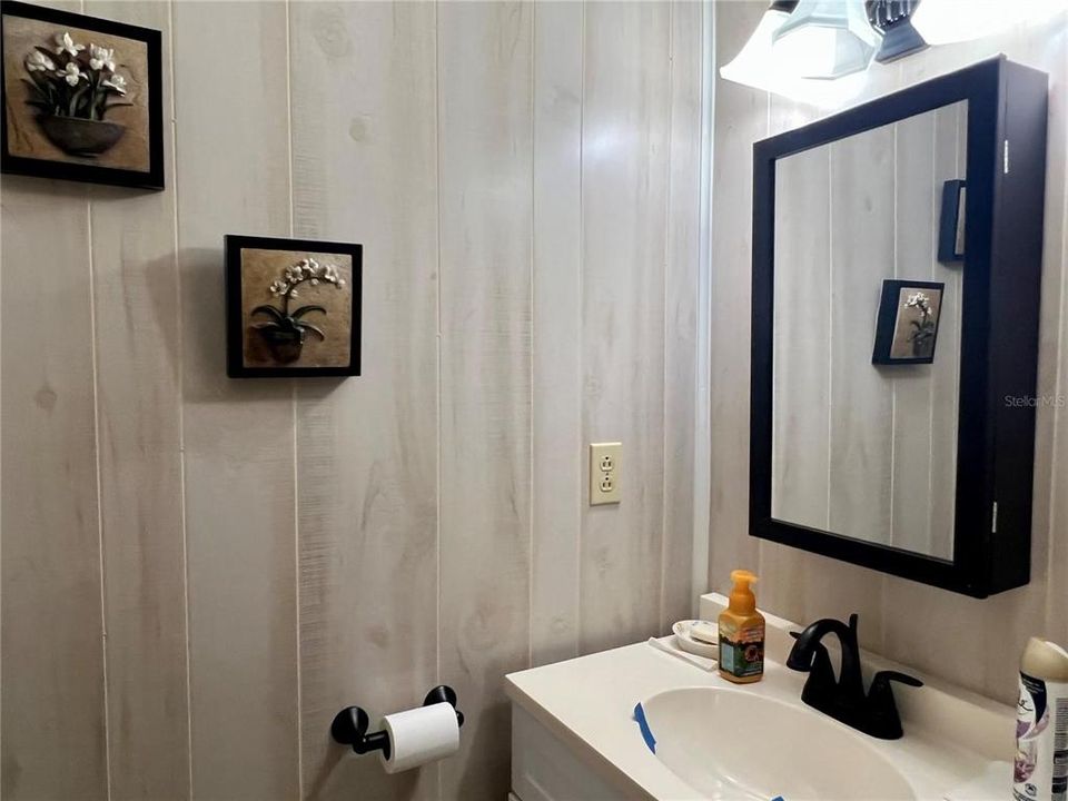 待售: $99,500 (2 贝兹, 1 浴室, 994 平方英尺)