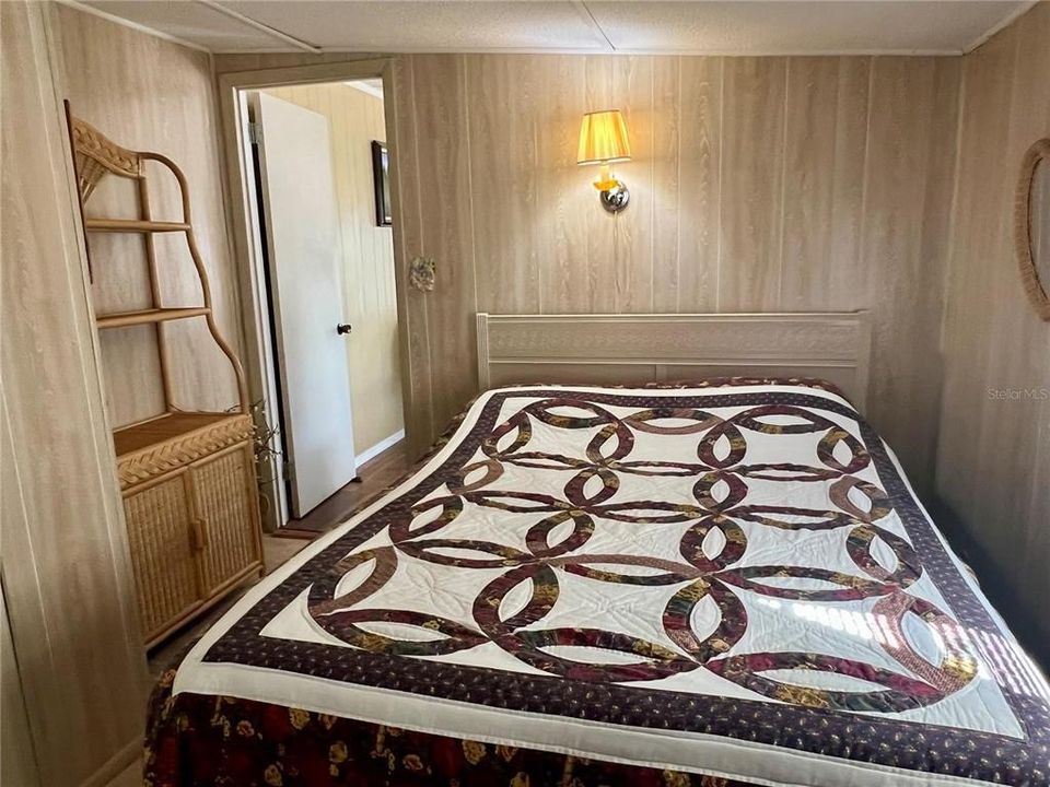 待售: $99,500 (2 贝兹, 1 浴室, 994 平方英尺)