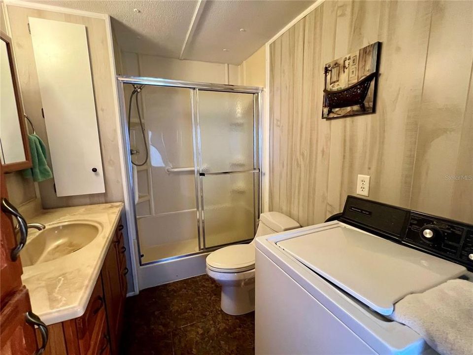 待售: $99,500 (2 贝兹, 1 浴室, 994 平方英尺)