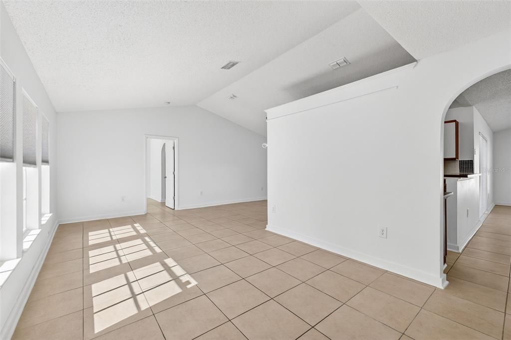 For Sale: $359,900 (3 beds, 2 baths, 1484 Square Feet)
