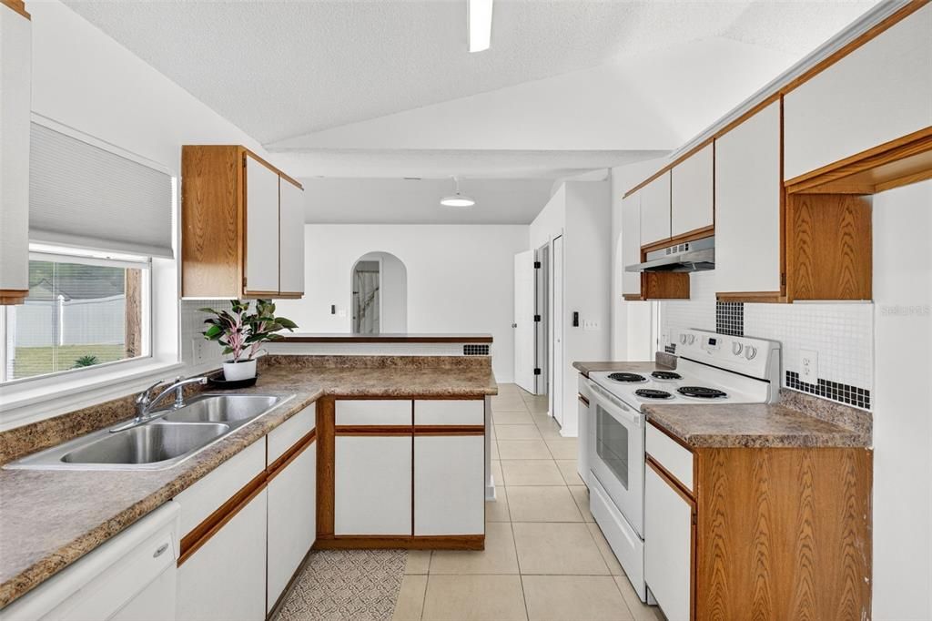 For Sale: $359,900 (3 beds, 2 baths, 1484 Square Feet)