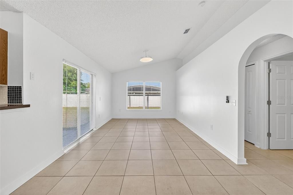 For Sale: $359,900 (3 beds, 2 baths, 1484 Square Feet)