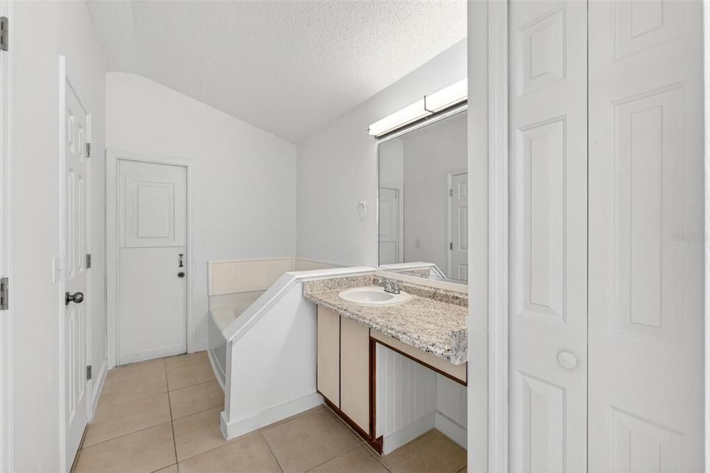 For Sale: $359,900 (3 beds, 2 baths, 1484 Square Feet)