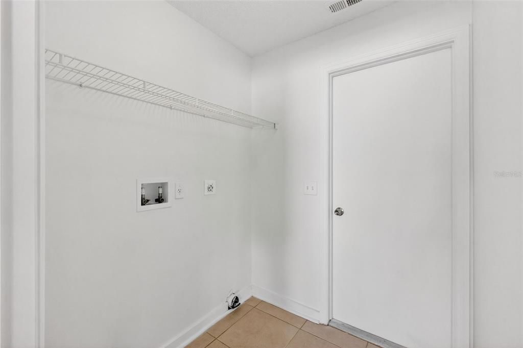 For Sale: $359,900 (3 beds, 2 baths, 1484 Square Feet)