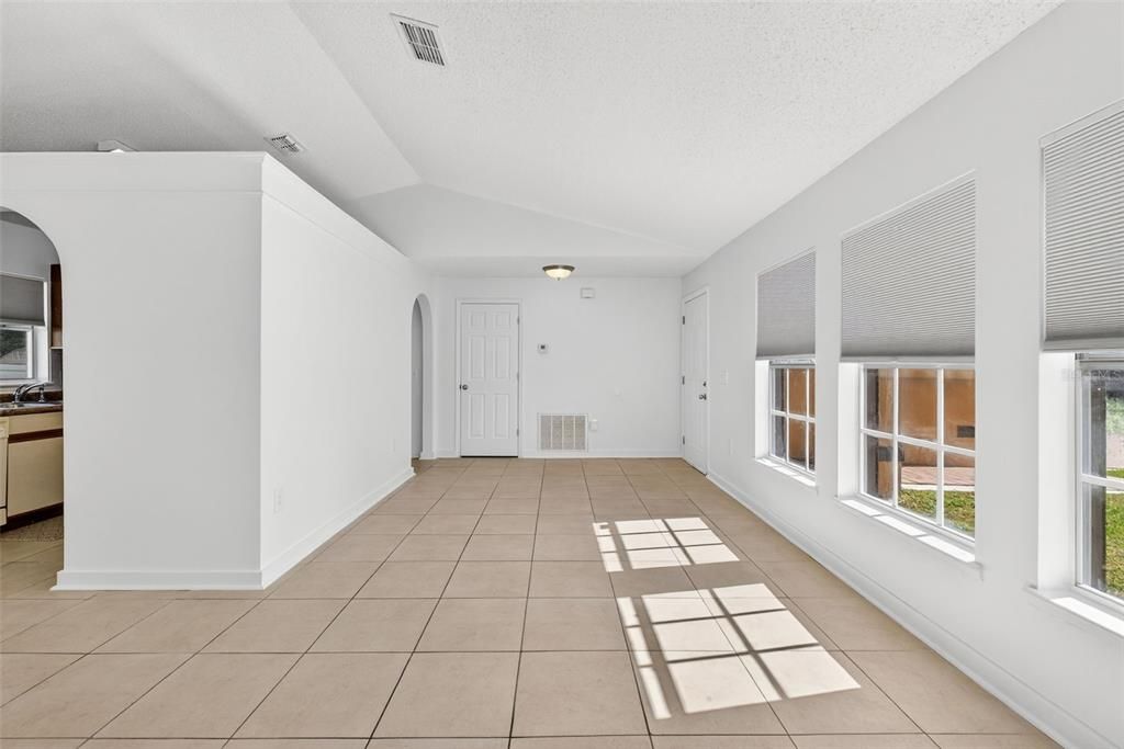 For Sale: $359,900 (3 beds, 2 baths, 1484 Square Feet)