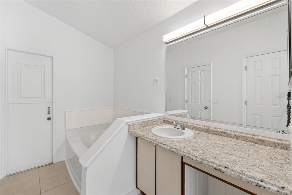 For Sale: $359,900 (3 beds, 2 baths, 1484 Square Feet)