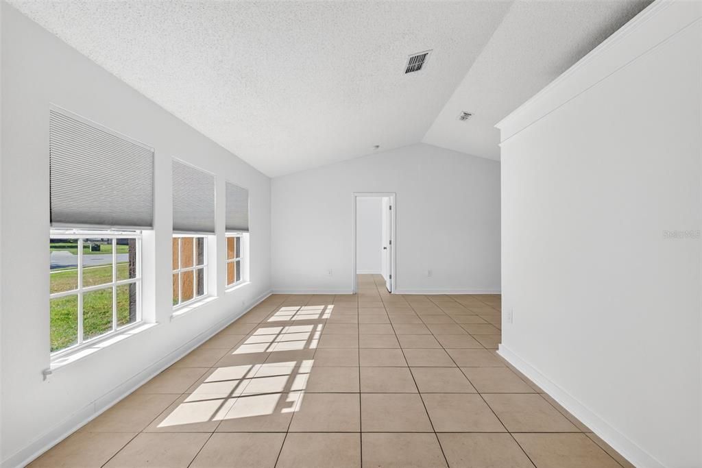 For Sale: $359,900 (3 beds, 2 baths, 1484 Square Feet)