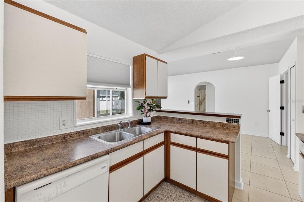 For Sale: $359,900 (3 beds, 2 baths, 1484 Square Feet)