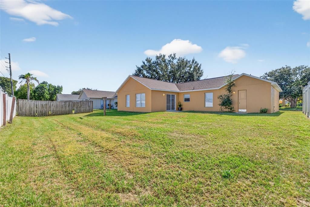 For Sale: $359,900 (3 beds, 2 baths, 1484 Square Feet)