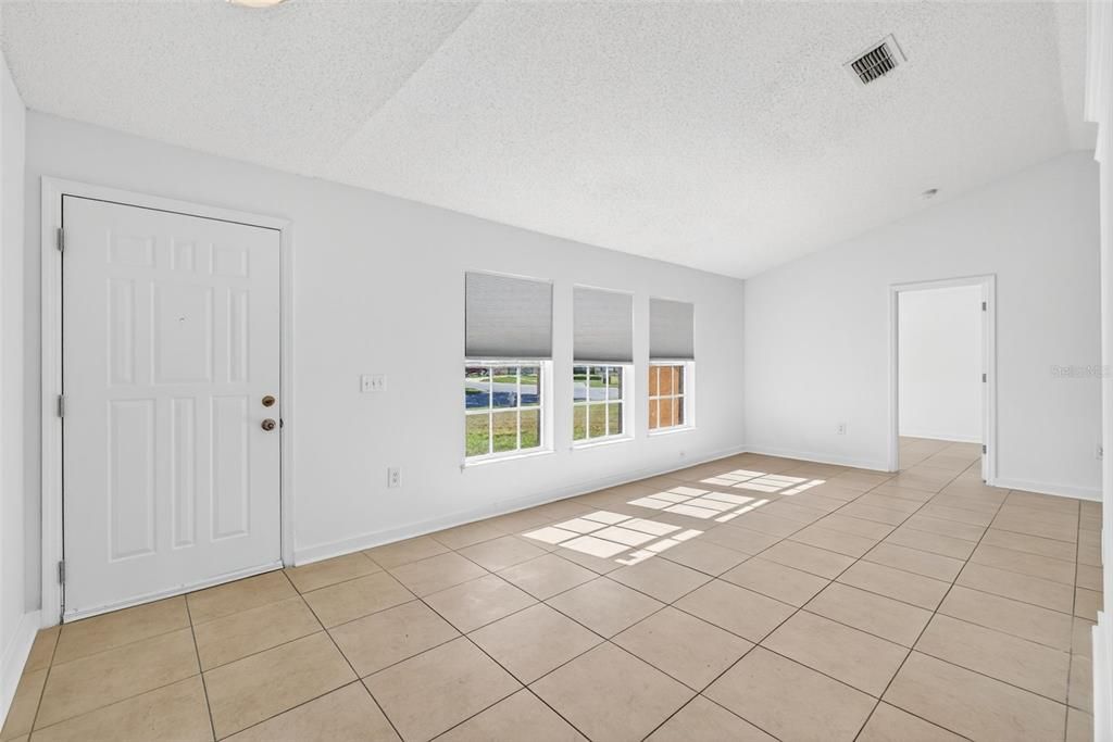 For Sale: $359,900 (3 beds, 2 baths, 1484 Square Feet)