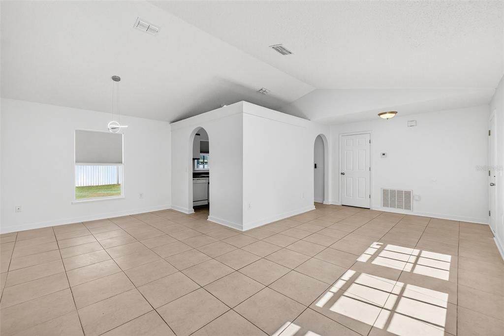 For Sale: $359,900 (3 beds, 2 baths, 1484 Square Feet)