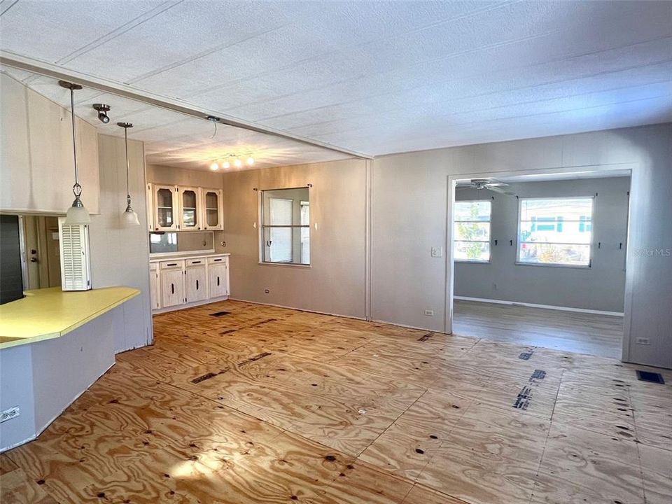 待售: $85,000 (2 贝兹, 2 浴室, 1056 平方英尺)