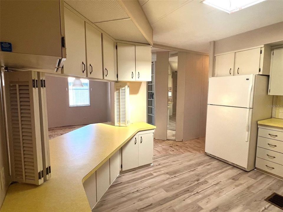 待售: $85,000 (2 贝兹, 2 浴室, 1056 平方英尺)