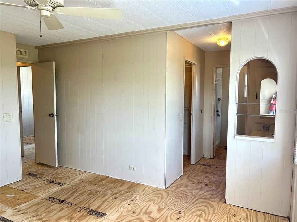 待售: $85,000 (2 贝兹, 2 浴室, 1056 平方英尺)