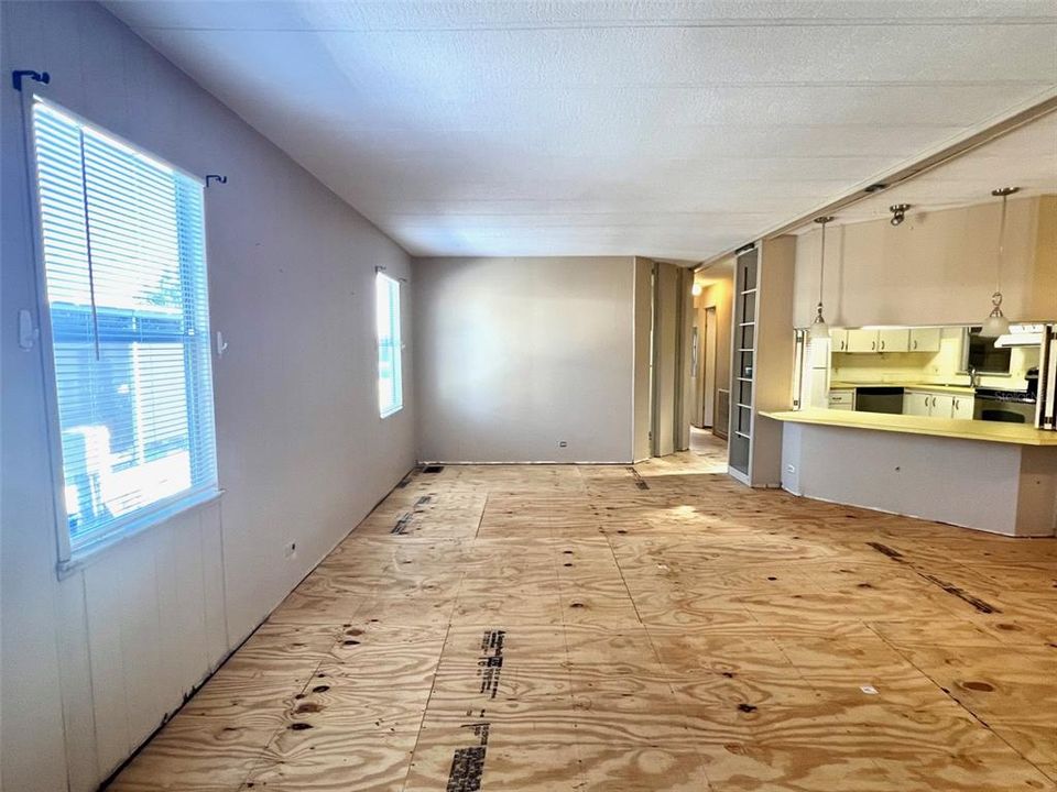 待售: $85,000 (2 贝兹, 2 浴室, 1056 平方英尺)