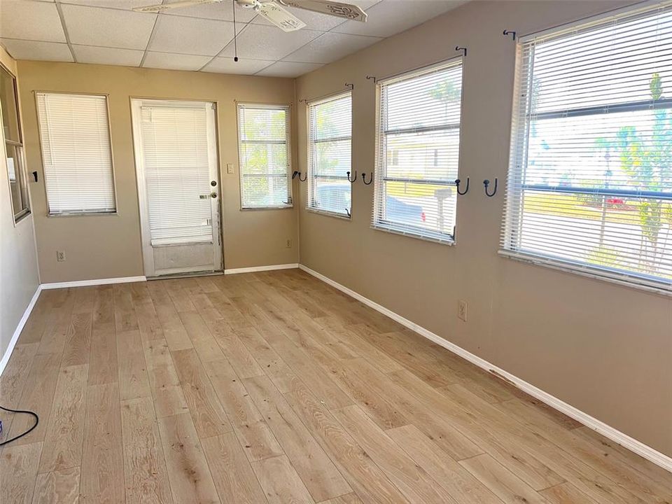 待售: $85,000 (2 贝兹, 2 浴室, 1056 平方英尺)