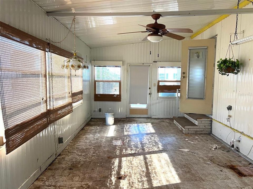 待售: $85,000 (2 贝兹, 2 浴室, 1056 平方英尺)