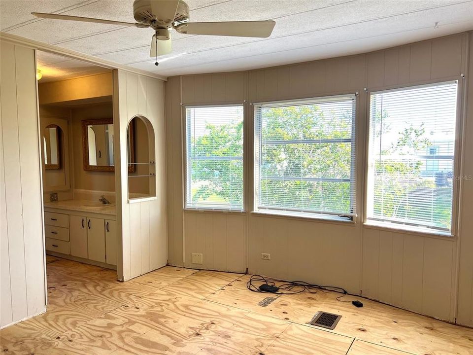 待售: $85,000 (2 贝兹, 2 浴室, 1056 平方英尺)