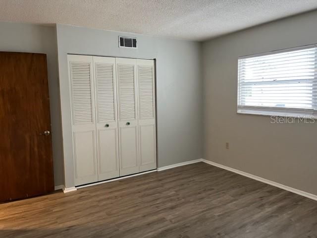 出租: $1,800 (2 贝兹, 2 浴室, 958 平方英尺)