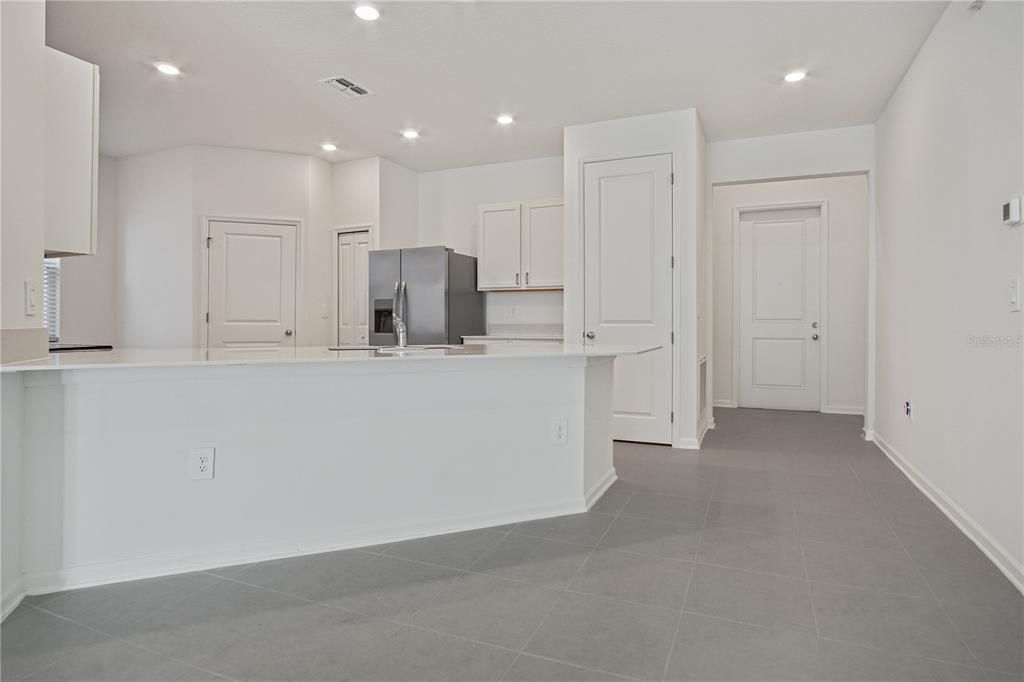 Activo con contrato: $1,650 (3 camas, 2 baños, 1650 Pies cuadrados)