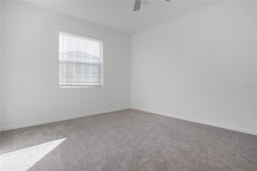 Activo con contrato: $1,650 (3 camas, 2 baños, 1650 Pies cuadrados)