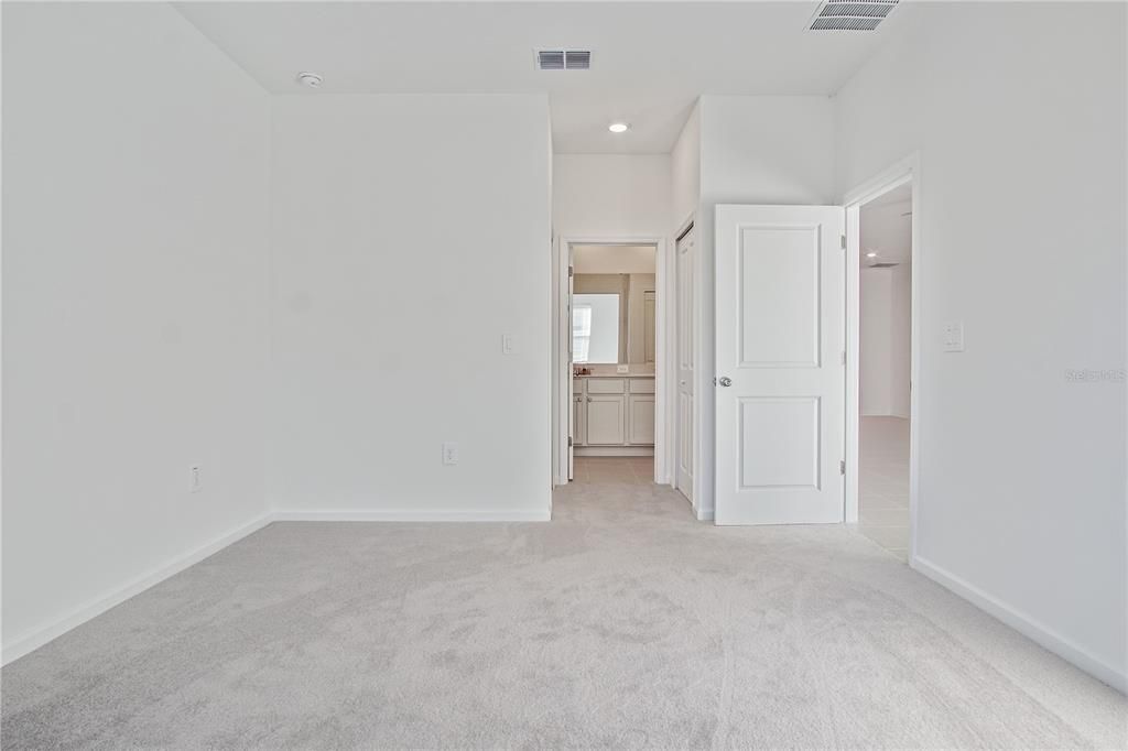 Activo con contrato: $1,650 (3 camas, 2 baños, 1650 Pies cuadrados)