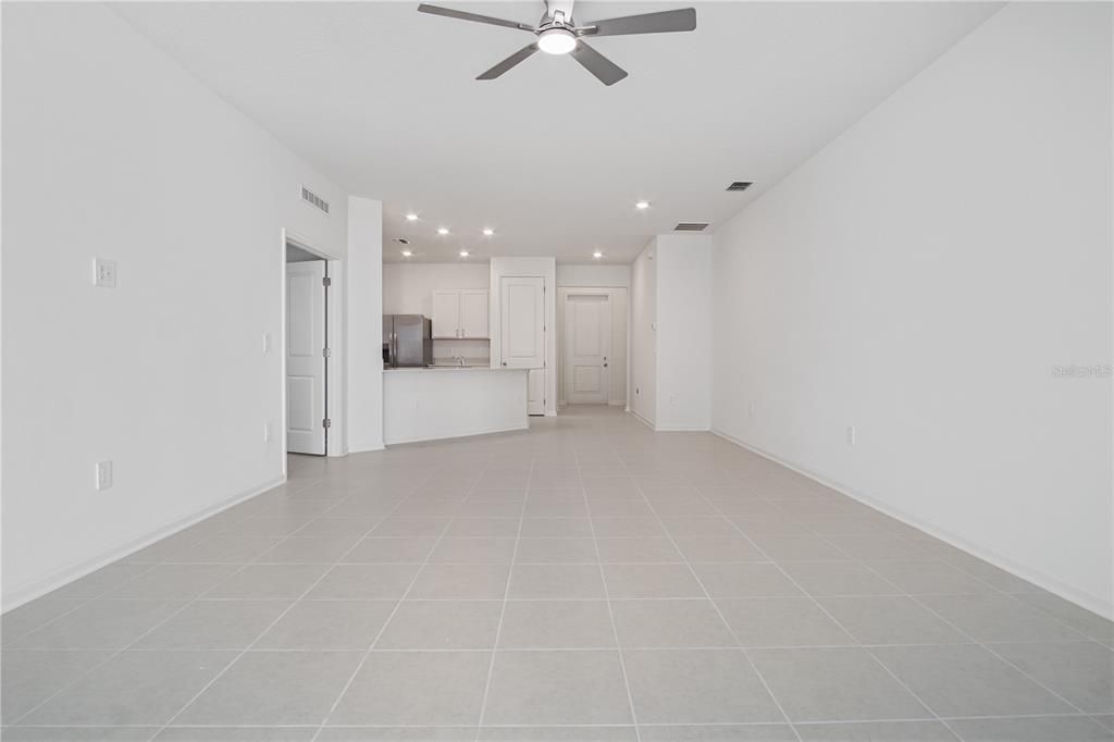 Activo con contrato: $1,650 (3 camas, 2 baños, 1650 Pies cuadrados)