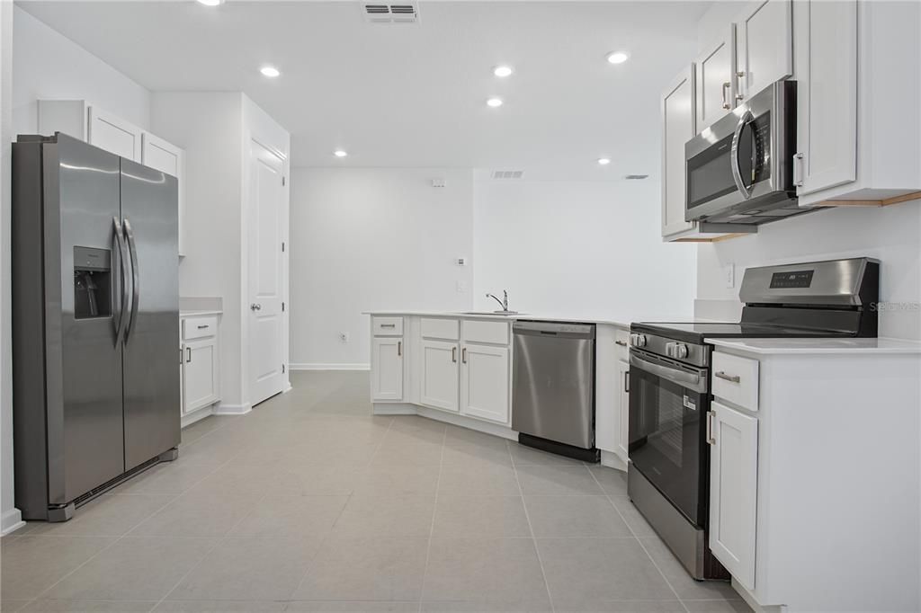 Activo con contrato: $1,650 (3 camas, 2 baños, 1650 Pies cuadrados)