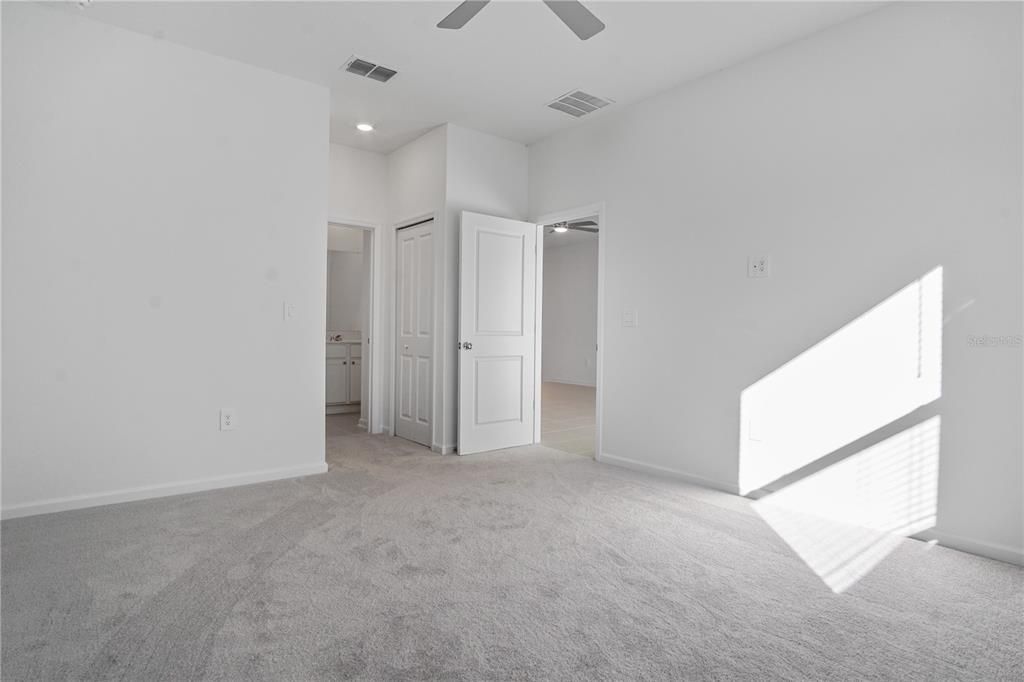 Activo con contrato: $1,650 (3 camas, 2 baños, 1650 Pies cuadrados)