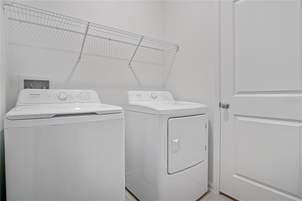 Activo con contrato: $1,650 (3 camas, 2 baños, 1650 Pies cuadrados)