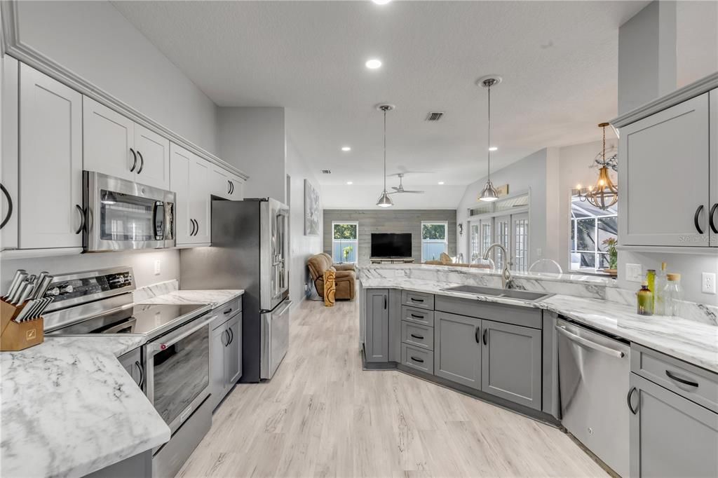 En Venta: $695,000 (4 camas, 3 baños, 2652 Pies cuadrados)