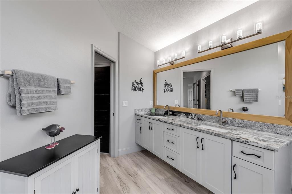 En Venta: $695,000 (4 camas, 3 baños, 2652 Pies cuadrados)