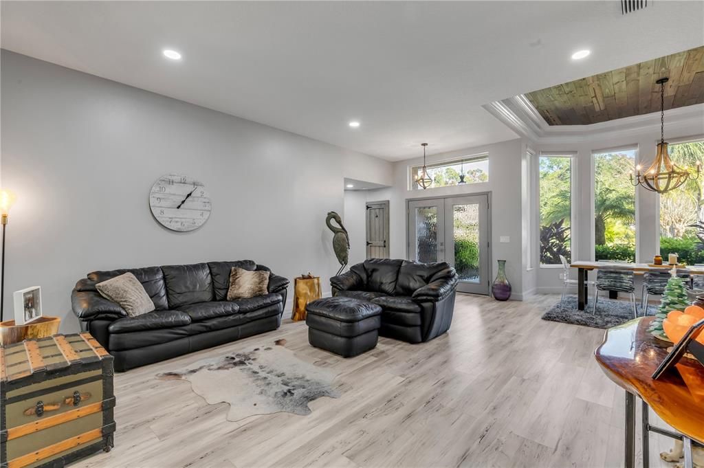 En Venta: $695,000 (4 camas, 3 baños, 2652 Pies cuadrados)