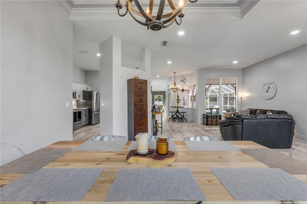 En Venta: $695,000 (4 camas, 3 baños, 2652 Pies cuadrados)