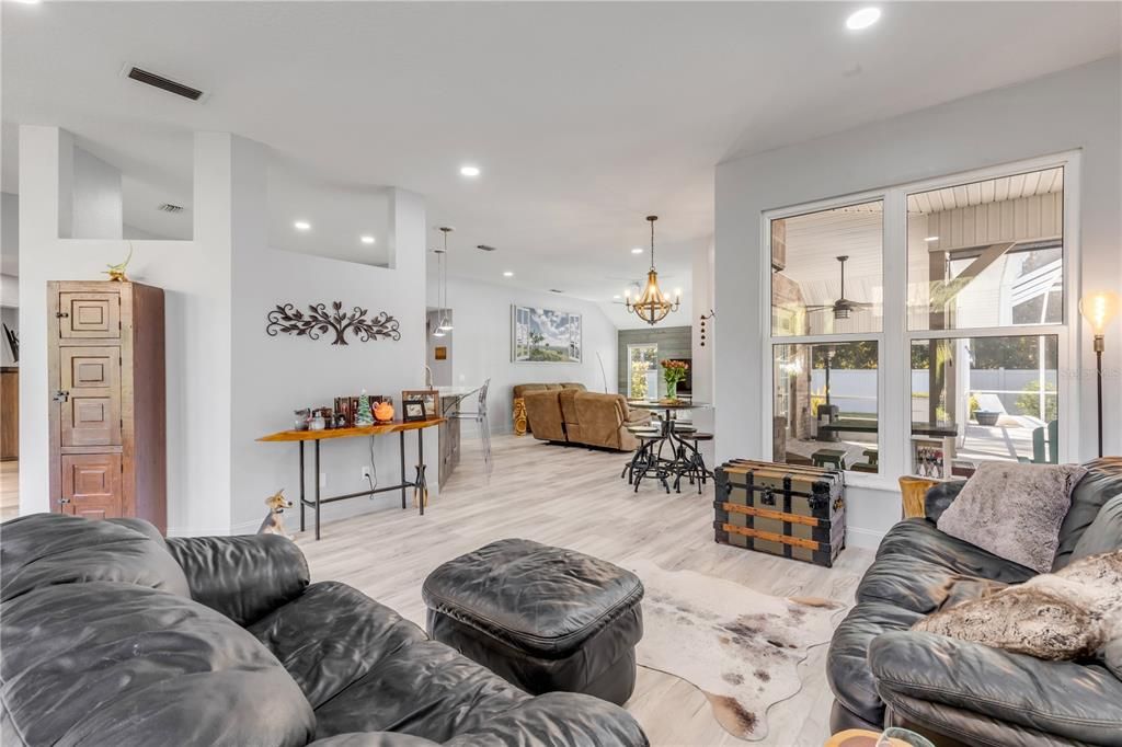 En Venta: $695,000 (4 camas, 3 baños, 2652 Pies cuadrados)