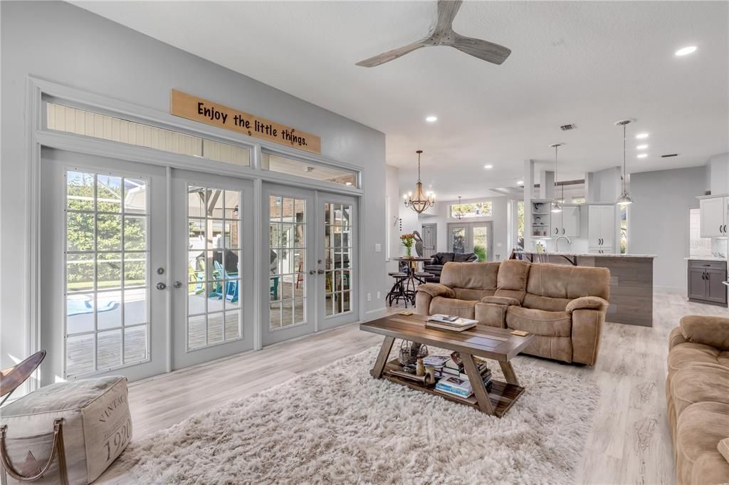 En Venta: $695,000 (4 camas, 3 baños, 2652 Pies cuadrados)