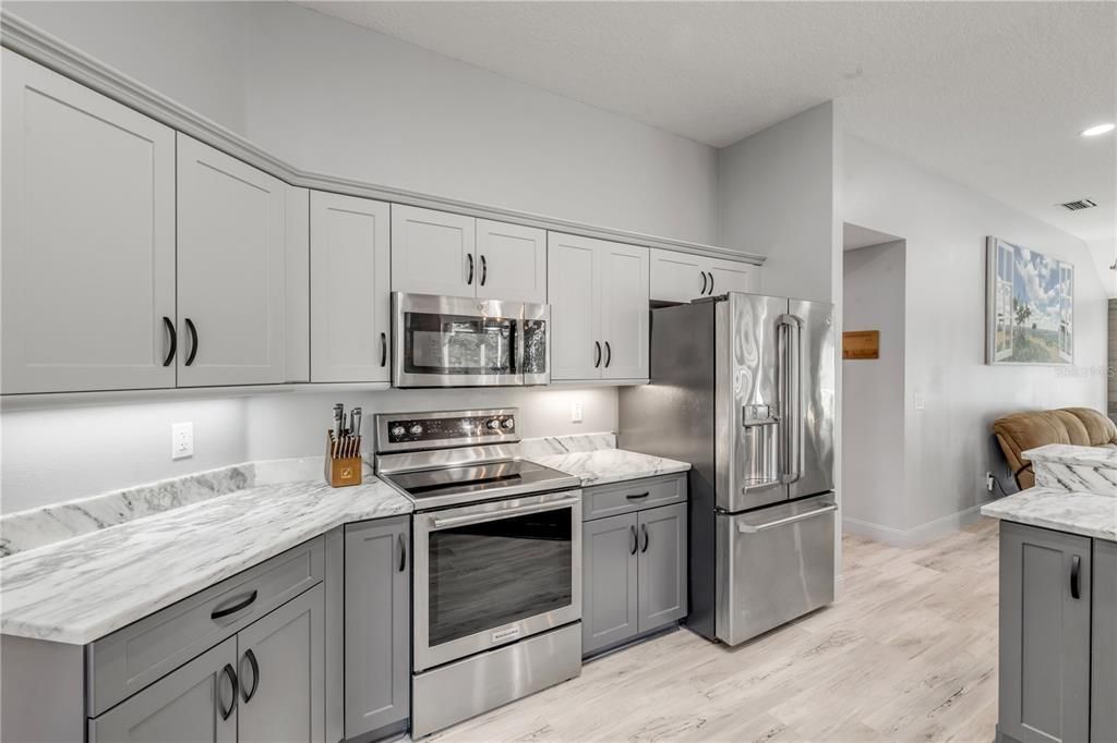 En Venta: $695,000 (4 camas, 3 baños, 2652 Pies cuadrados)