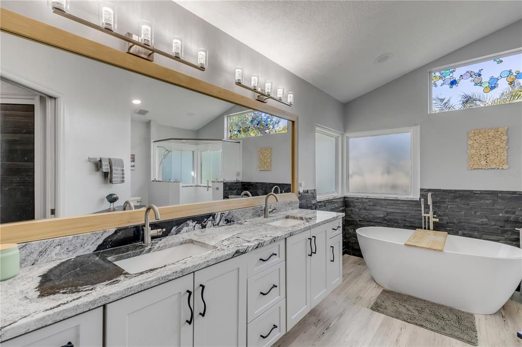 En Venta: $695,000 (4 camas, 3 baños, 2652 Pies cuadrados)