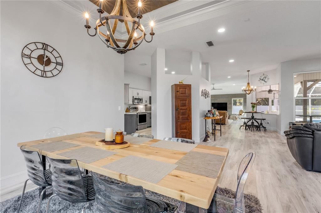 En Venta: $695,000 (4 camas, 3 baños, 2652 Pies cuadrados)