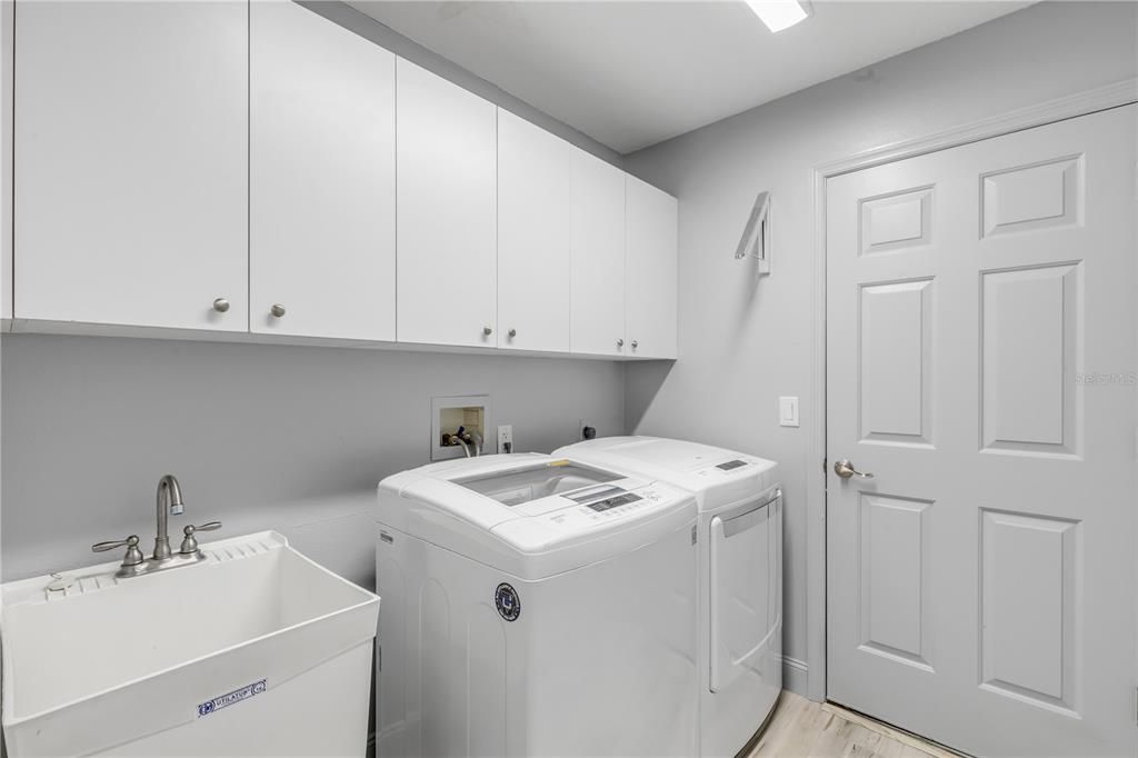 En Venta: $695,000 (4 camas, 3 baños, 2652 Pies cuadrados)