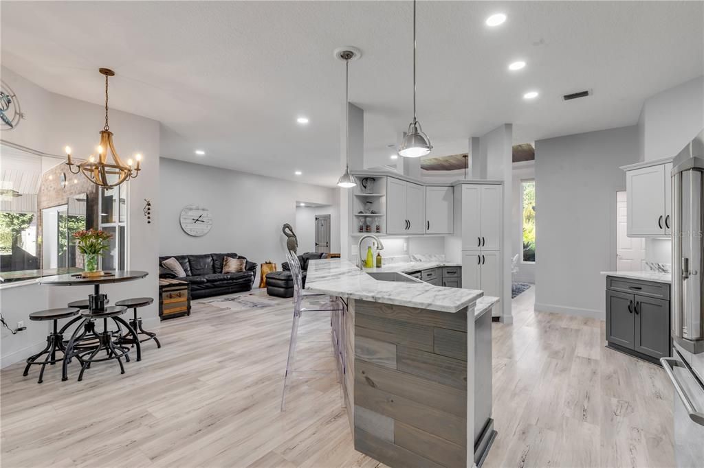 En Venta: $695,000 (4 camas, 3 baños, 2652 Pies cuadrados)