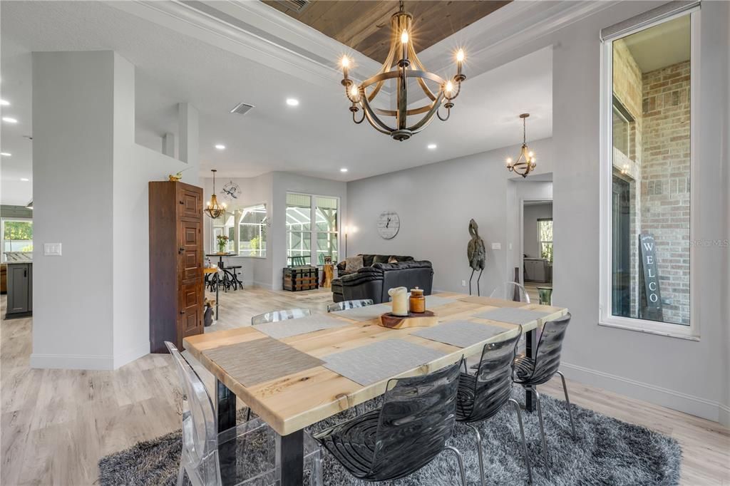 En Venta: $695,000 (4 camas, 3 baños, 2652 Pies cuadrados)