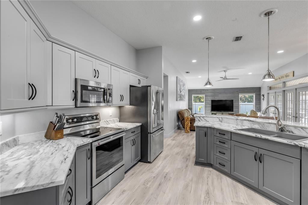 En Venta: $695,000 (4 camas, 3 baños, 2652 Pies cuadrados)