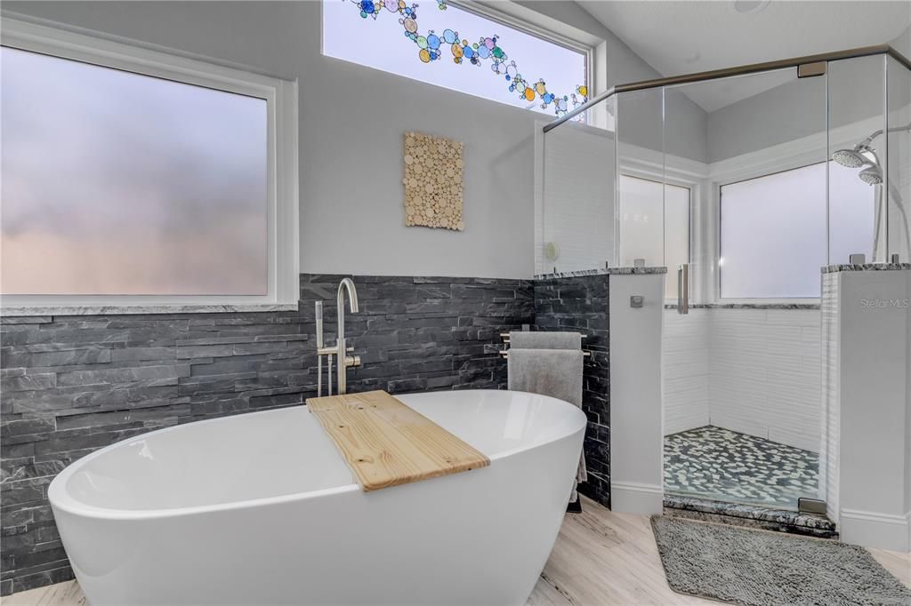 En Venta: $695,000 (4 camas, 3 baños, 2652 Pies cuadrados)